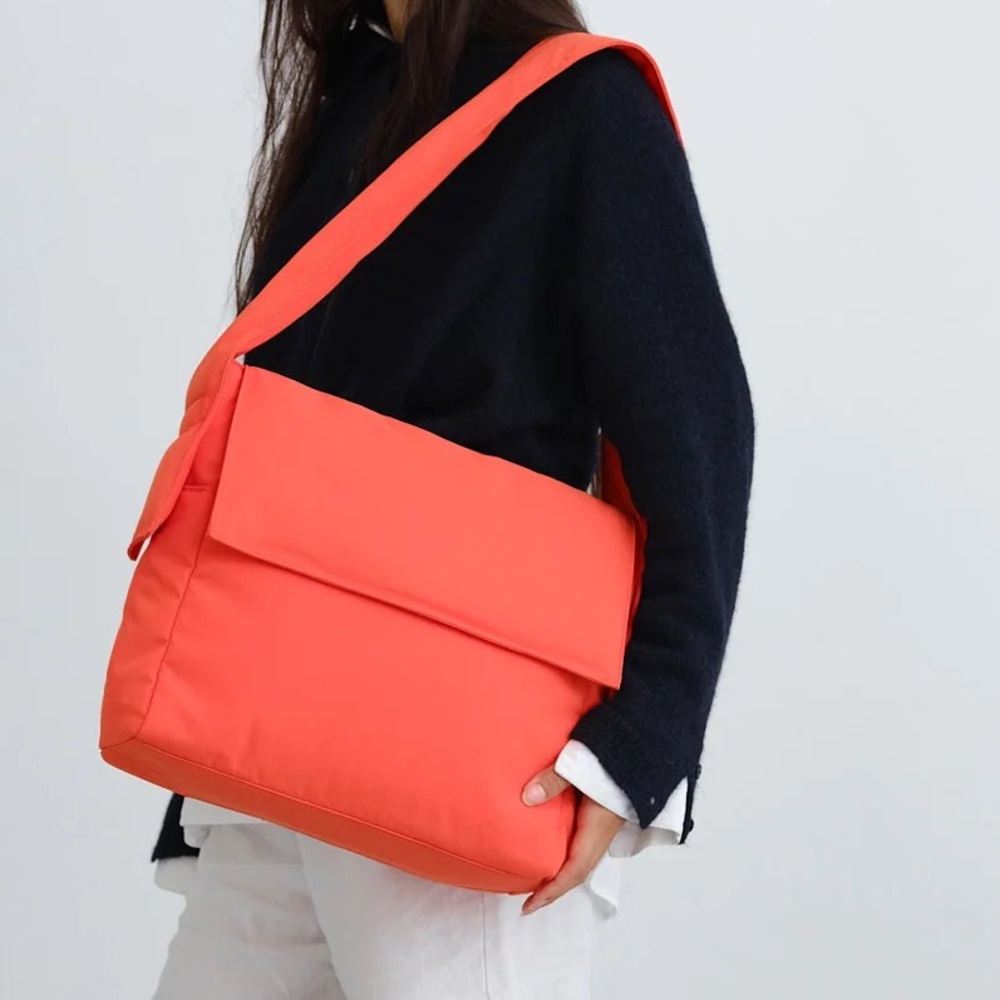 Olend Querida Laptop Bag in Coral